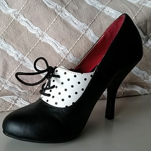 Polka dot tie bombshell shoes